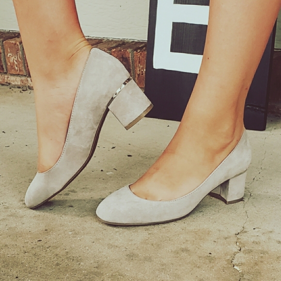 Liz Claiborne Gray Suede Pumps - Picture 2 of 7